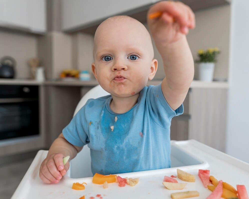 4 month old baby uses left hand more than right